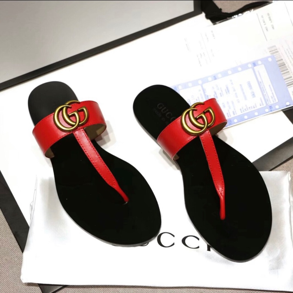 Gucci sandals ( Size 8)